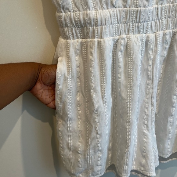 EXPRESS Deep V Neck Ruffled Romper - Picture 3 of 5